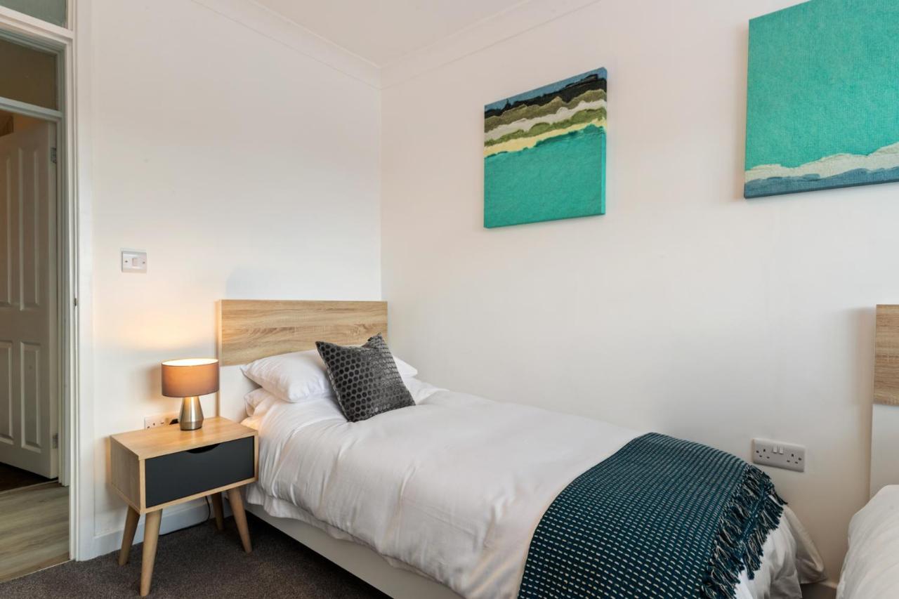 25 Coedrath Park - Sea Views From Balcony, Short Walk To Beach, Parking Saundersfoot Exteriör bild
