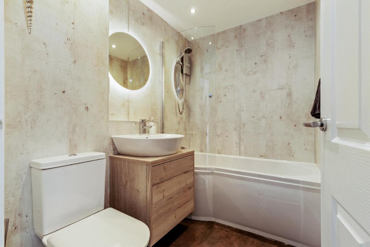 25 Coedrath Park - Sea Views From Balcony, Short Walk To Beach, Parking Saundersfoot Exteriör bild